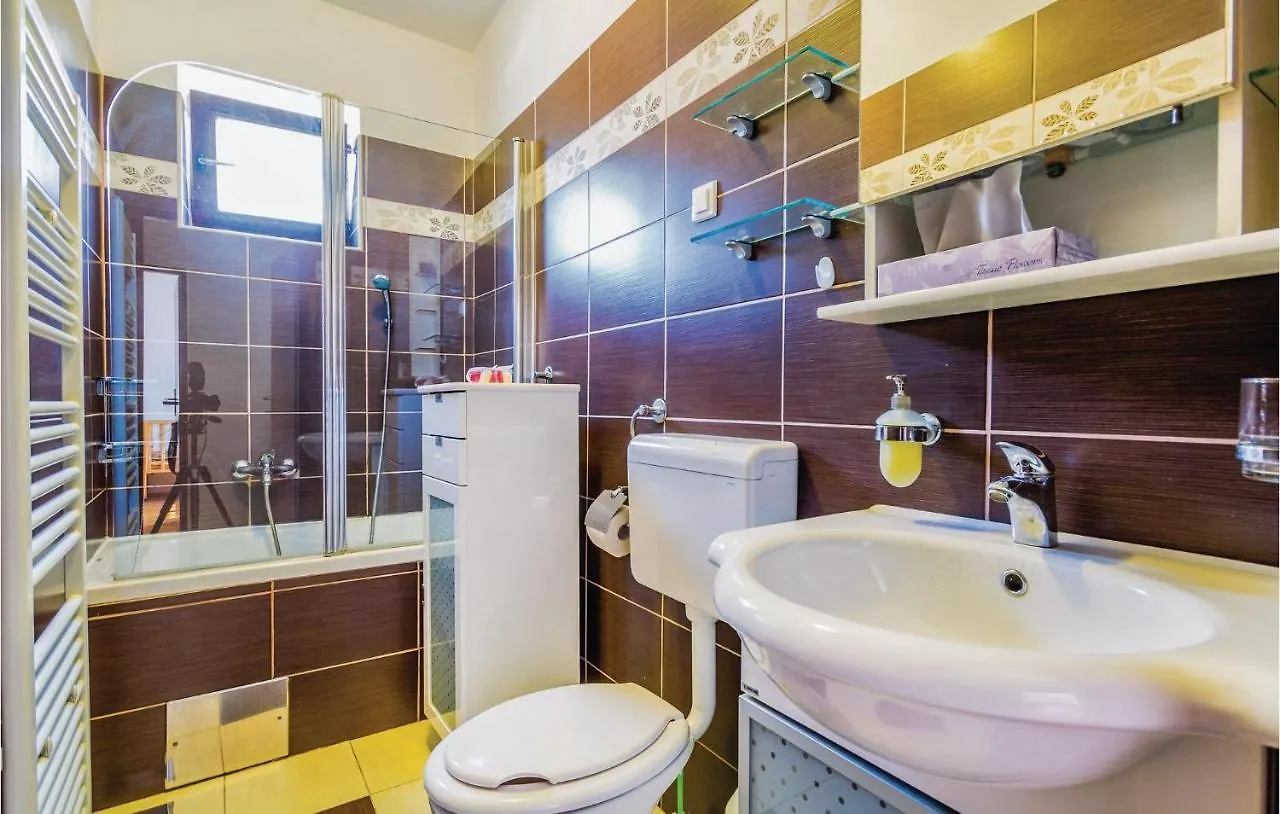 2 Bedroom Stunning Apartment In Rukavac  Rukavac (Primorje-Gorski Kotar)