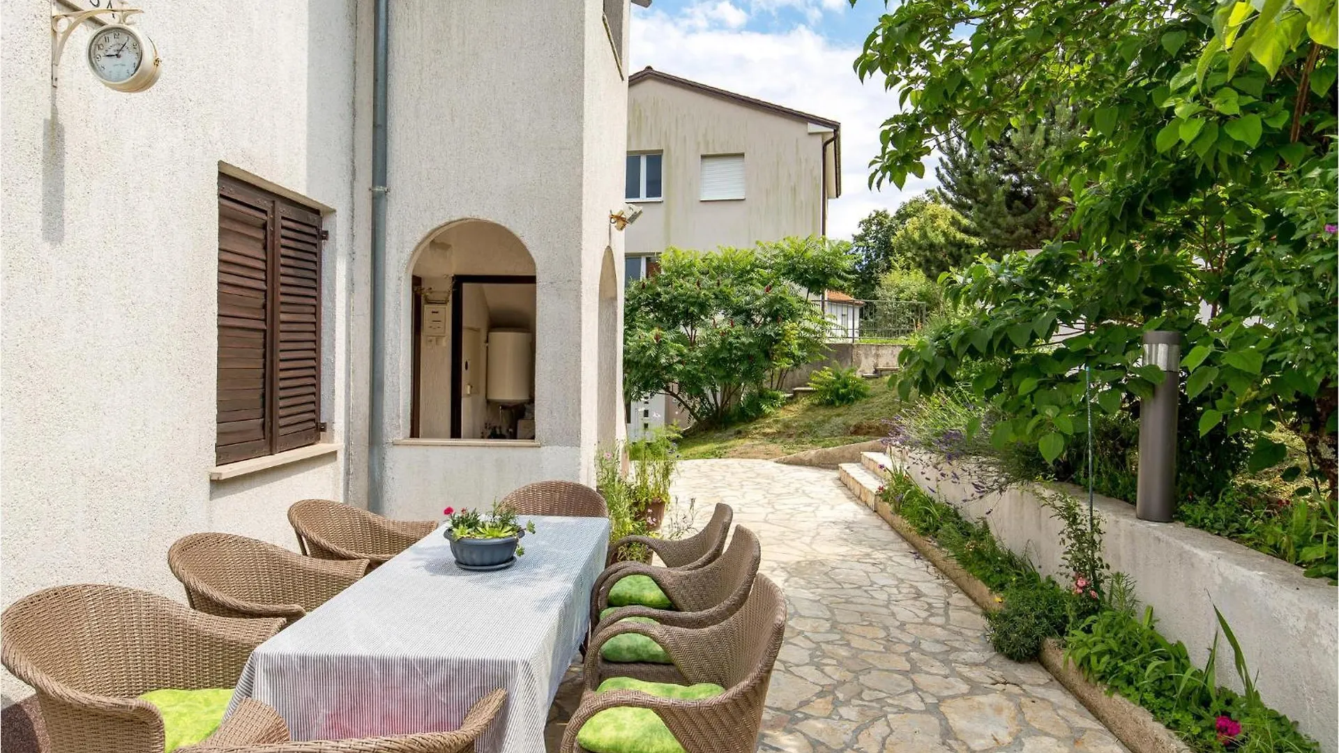 2 Bedroom Stunning Apartment In Rukavac